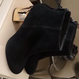 Steve Madden gold heel, suede bootie sz7
